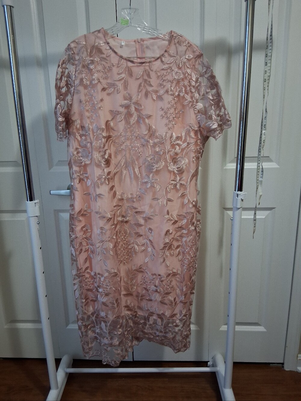 Embroiderd Pink Floral Lace Cocktail Dress